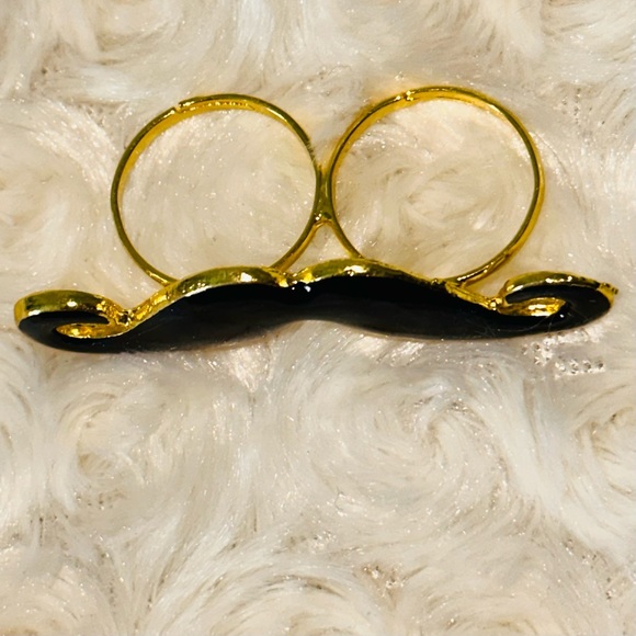 SALE🔥4/$25 Gold Tone Double Finger Mustache Ring, so FUN! - Picture 4 of 5